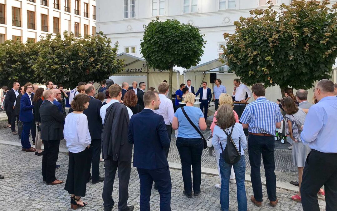 IMTB-Forum auf dem Theaterplatz: E-Government, Sonnenschein und kühle Drinks